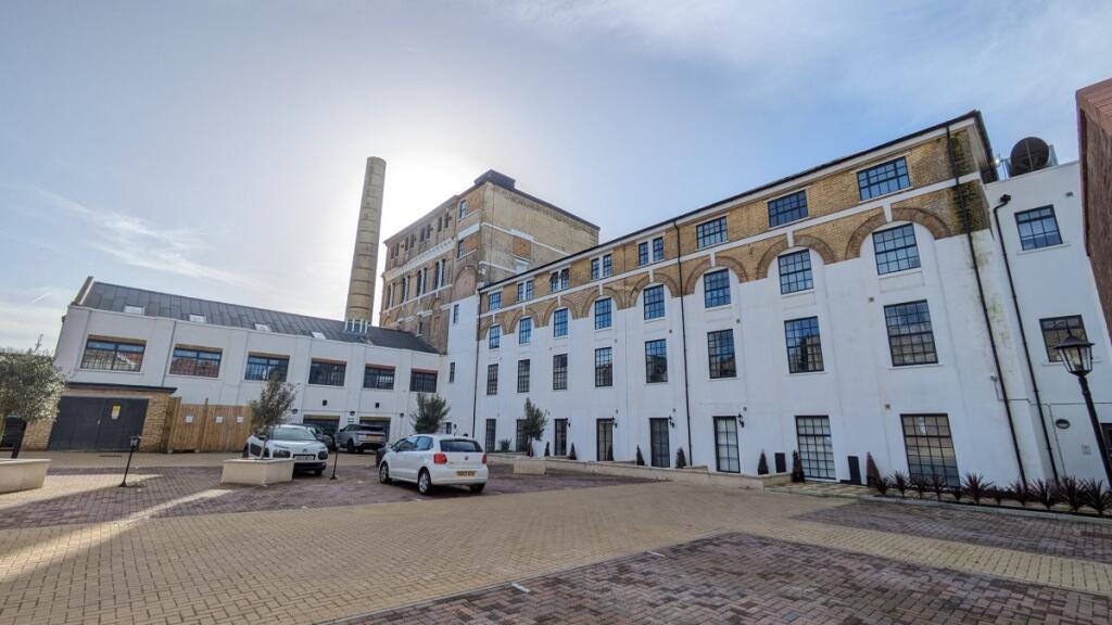 Main image of property: 32 South Street, Portslade