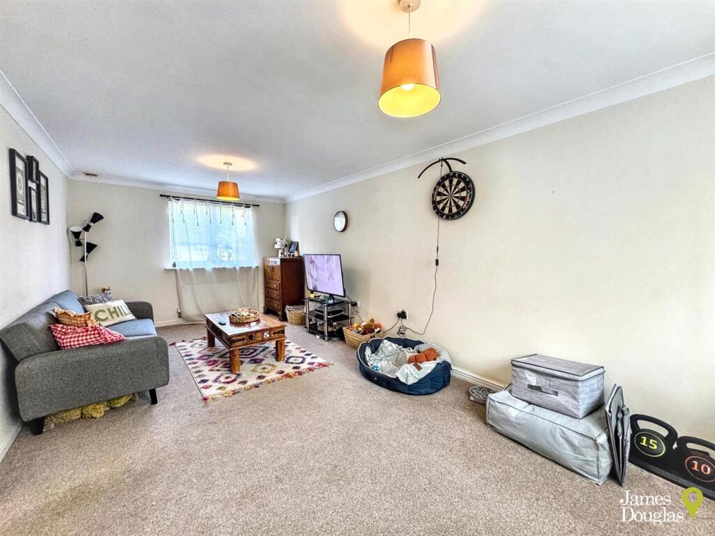 Apartment in Newport - View 4