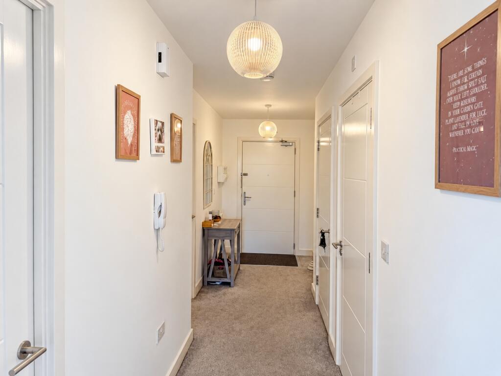 Apartment in St Albans, St Stephen - View 5