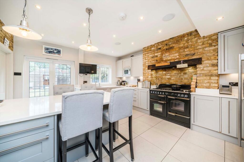 House in London, Hampton - View 4