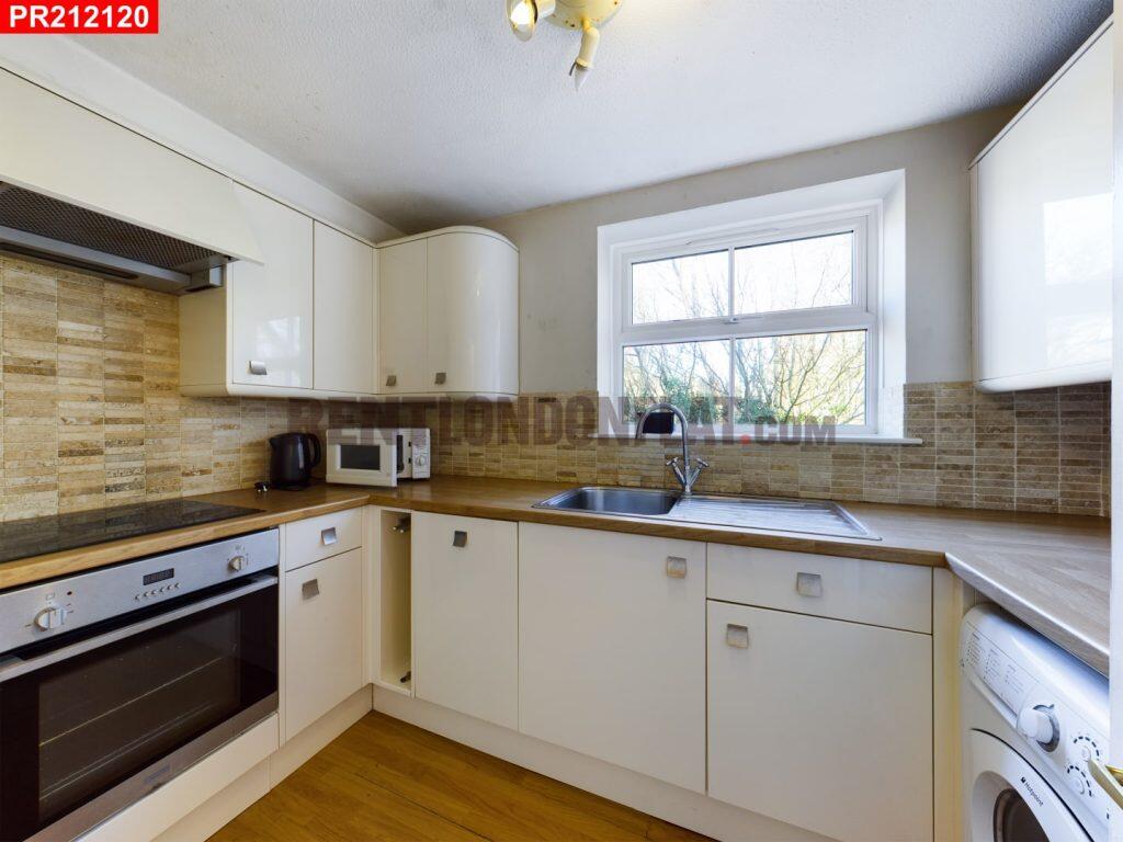 Main image of property: Poplar – 2 Bedrooms Flat