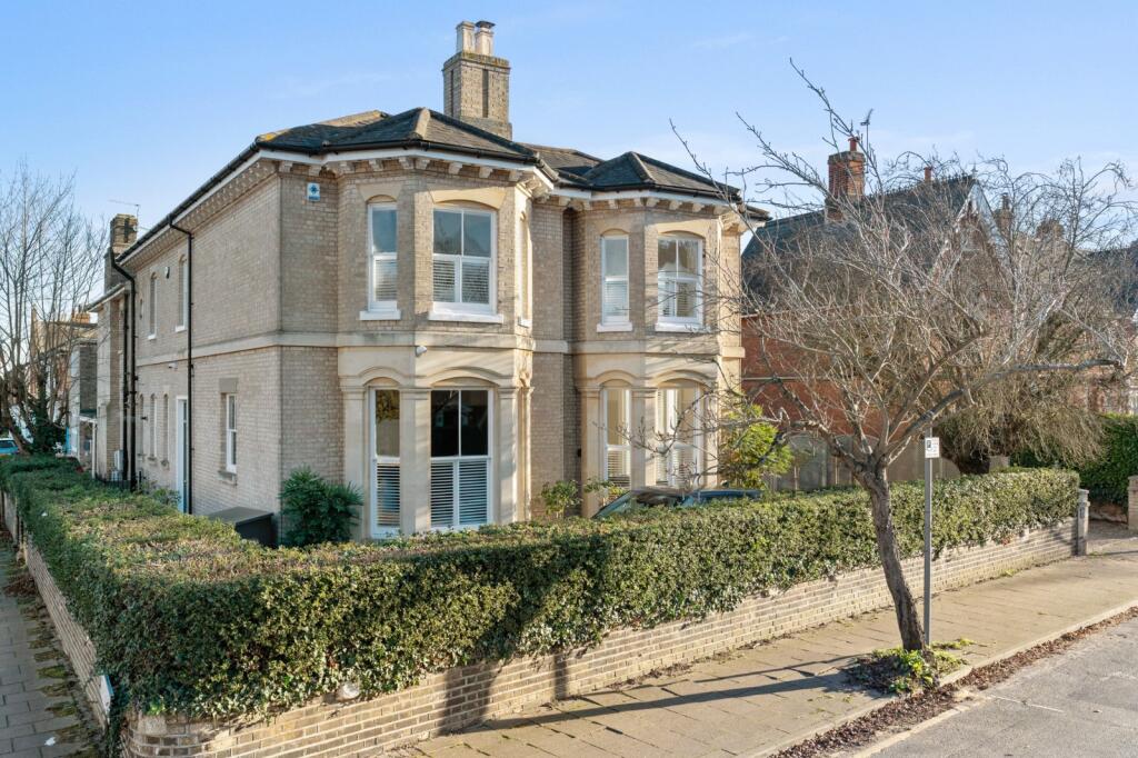 Main image of property: Creffield House, Oxford Road, Lexden, Colchester, CO3