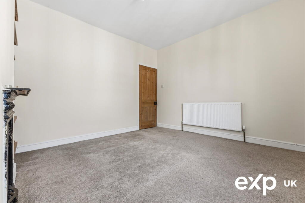 House in Nottingham, Nottinghamshire - More