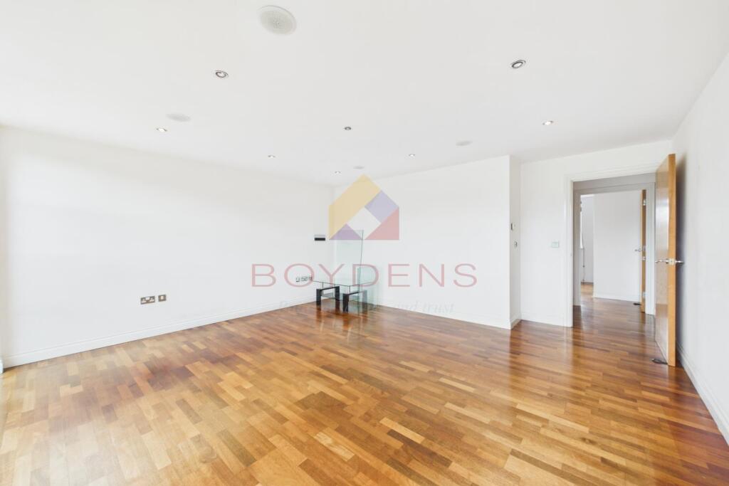Apartment in Chelmsford - View 4