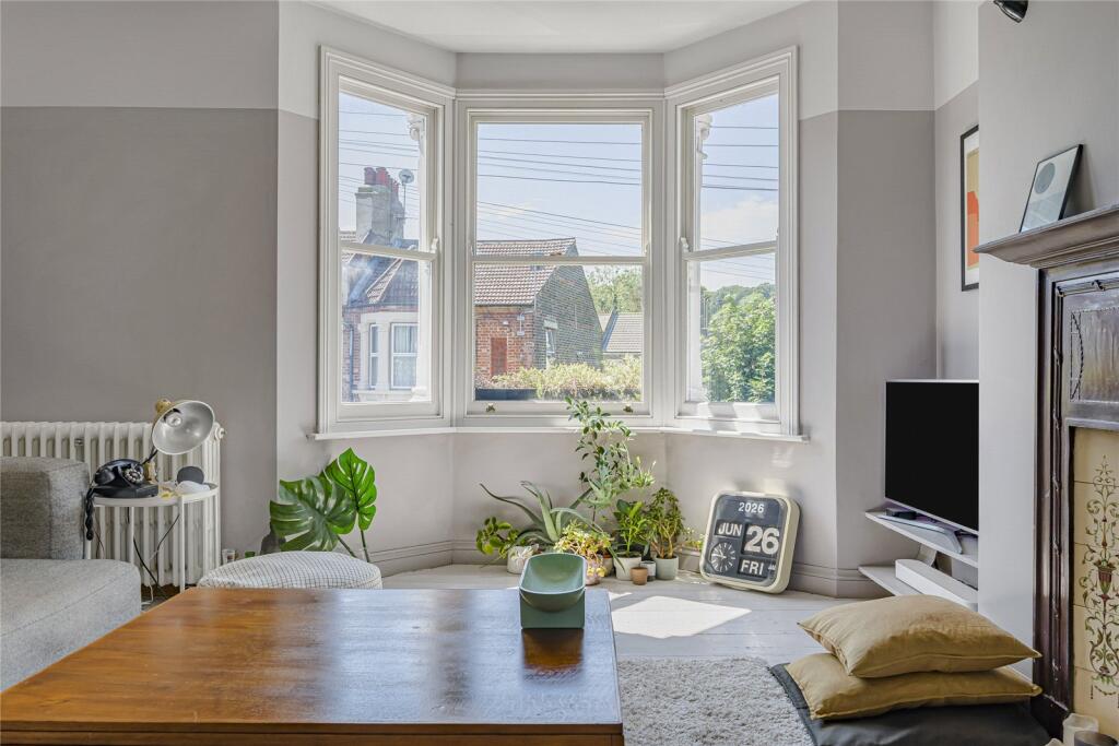 Apartment in London - More