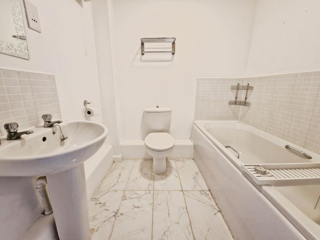 Apartment in Doncaster, Armthorpe - View 4