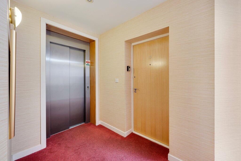Apartment in Alderley Edge, Cheshire East - View 5