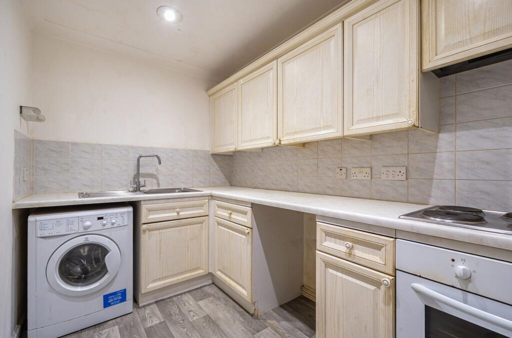 Waterloo Court, Norfolk Street, PO21 photo 3