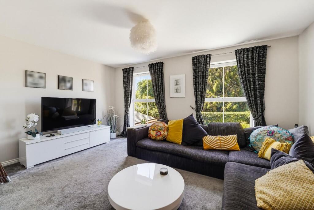 House in Reigate and Banstead, Surrey - View 4