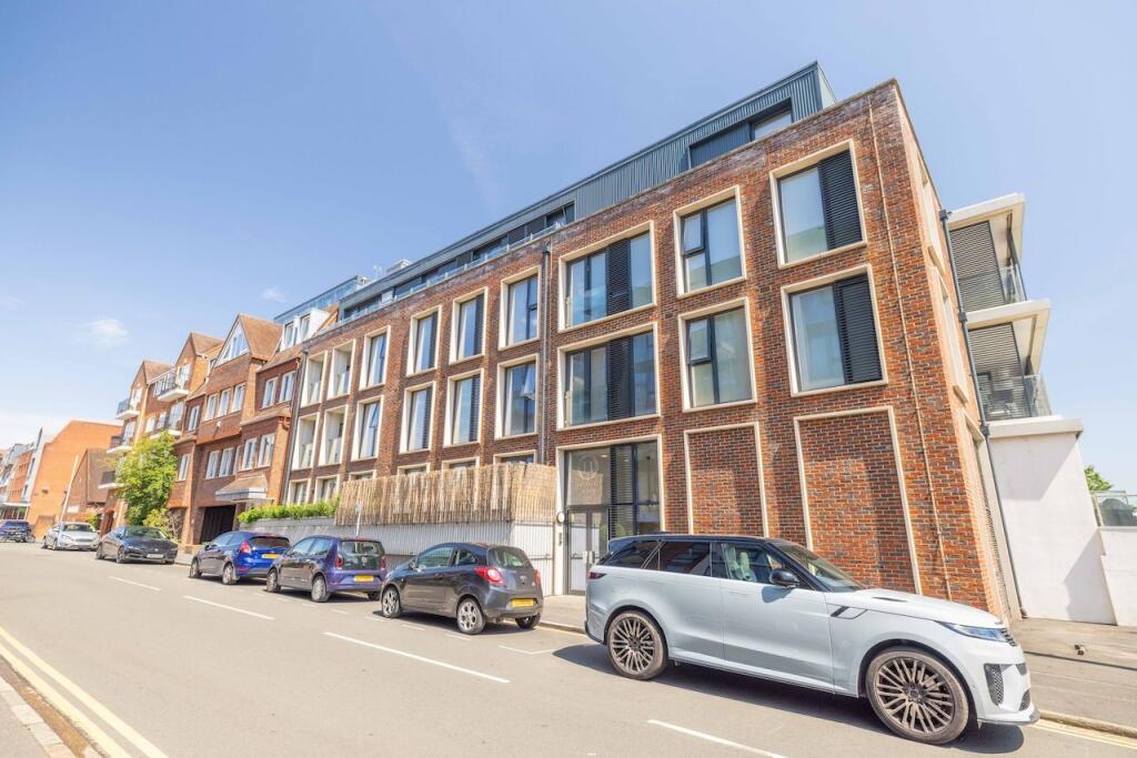 Main image of property: Station Road, Gerrards Cross, SL9