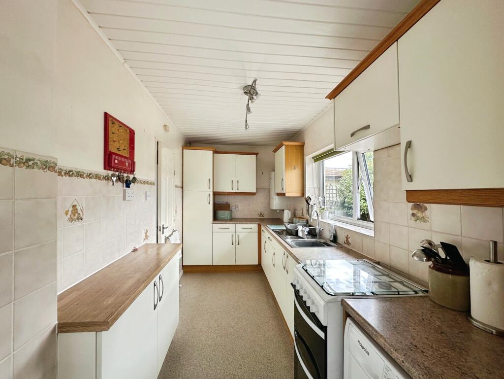 House in Hart, Moulsham Green, Yateley - View 3
