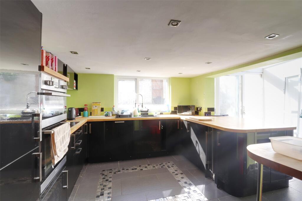 Richmond Avenue, Ilfracombe, Devon, EX34 photo 3