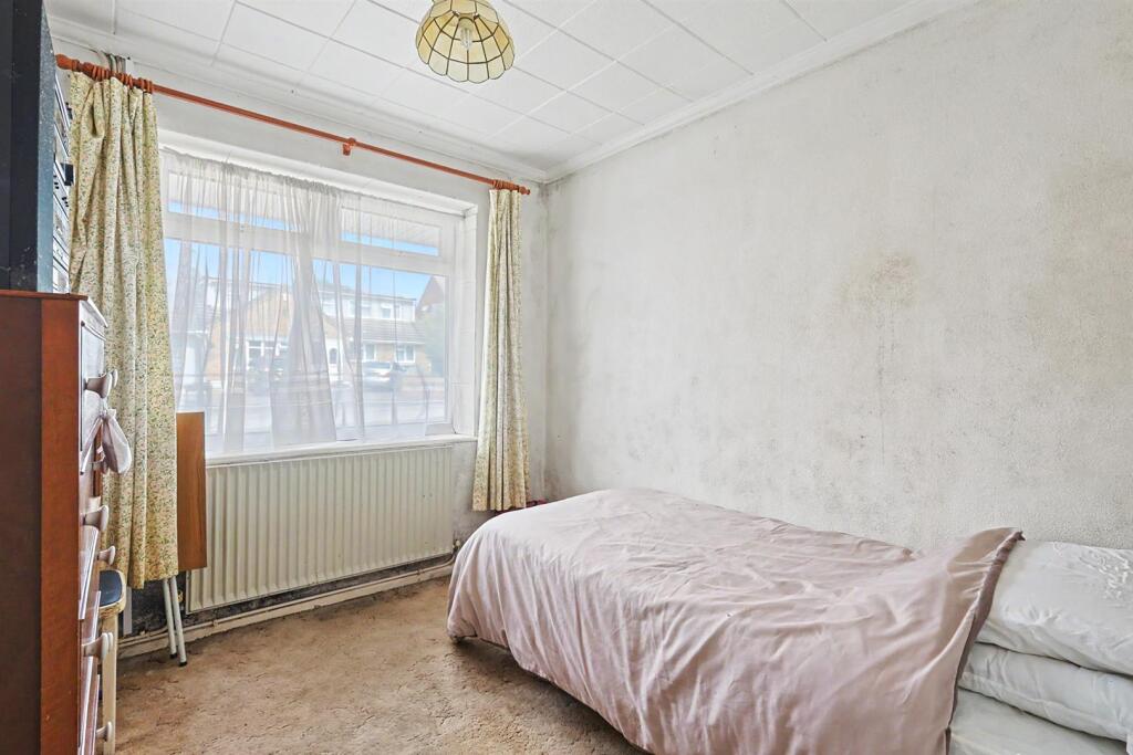 House in Rochford, Hullbridge - View 5