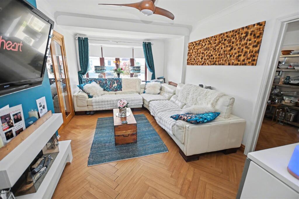 House in Southend-on-Sea - More