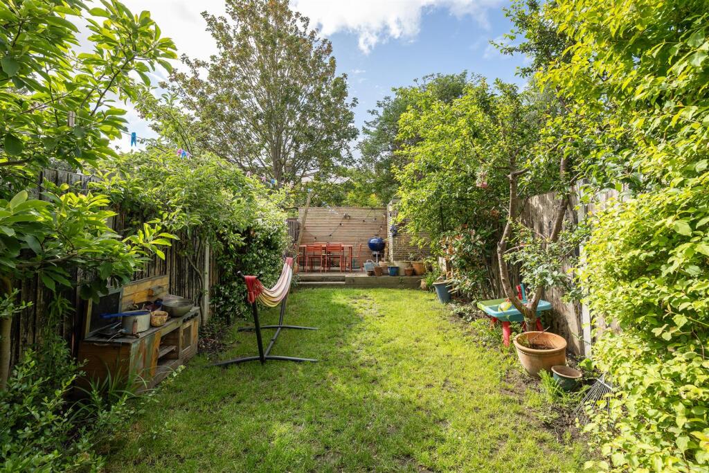 House in London, Leyton - More