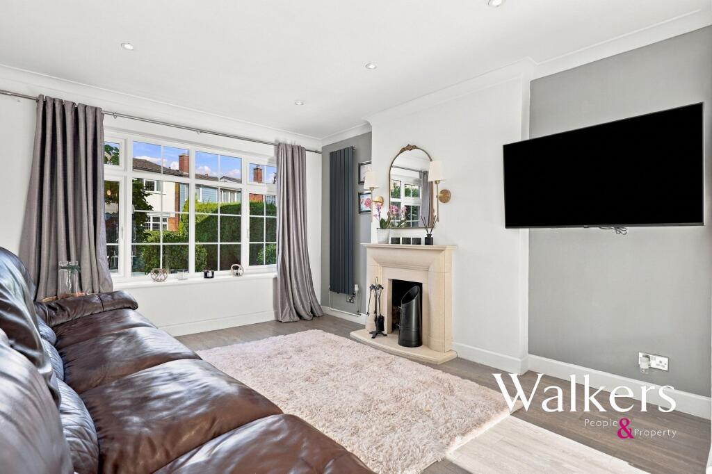 House in Chelmsford, Galleyend, Galleywood - More