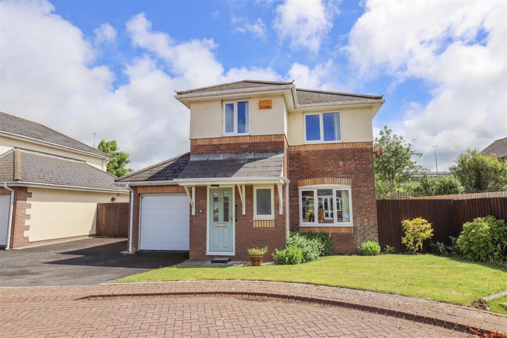 Main image of property: 24 Middlegate Court, Cowbridge, Vale Of Glamorgan, CF71 7EF