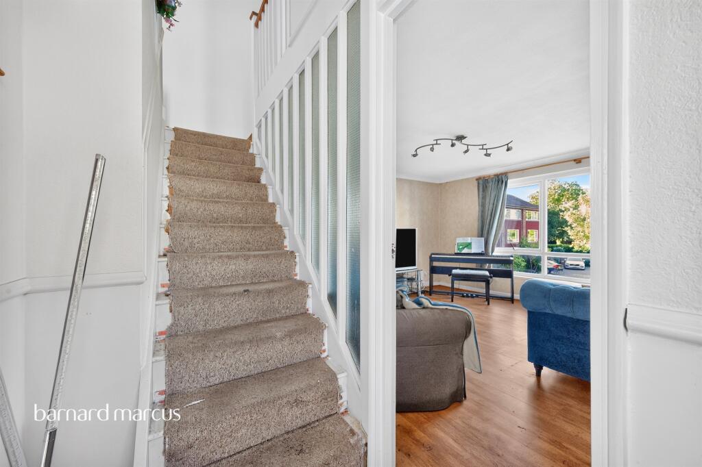 House in Sutton - More