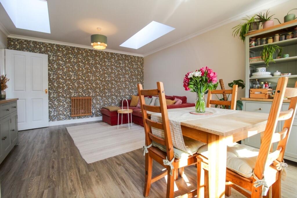 Apartment in Salisbury - More