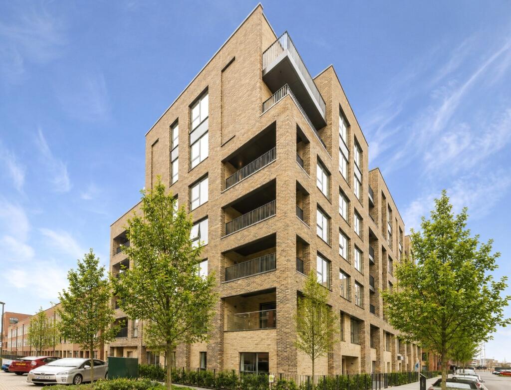 Main image of property: Lismore Boulevard, London, NW9
