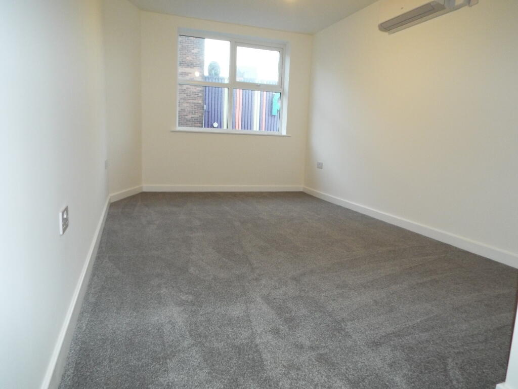 Apartment in Southampton - View 4