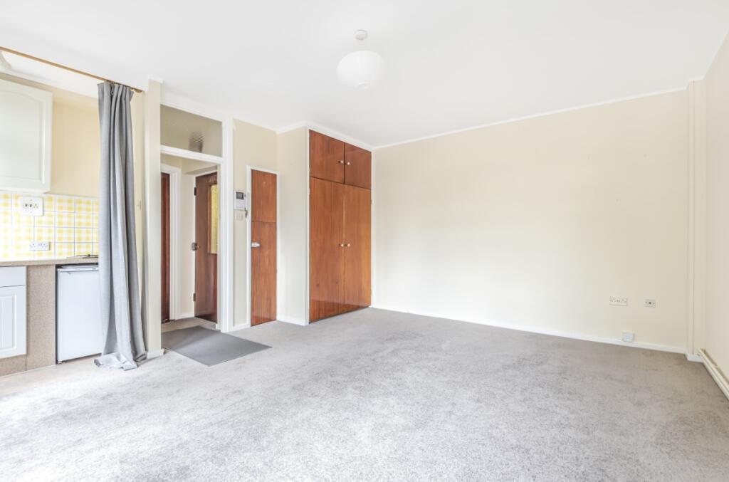 Studio flat for rent