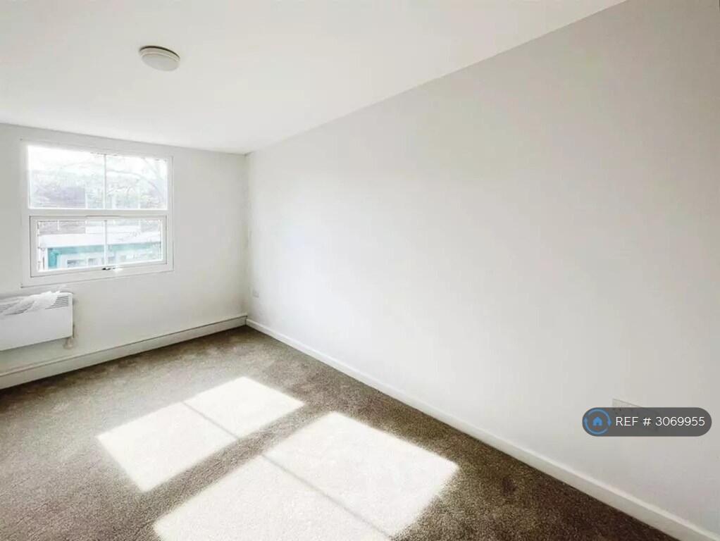 Apartment in Nuneaton and Bedworth, Abbey Green - More