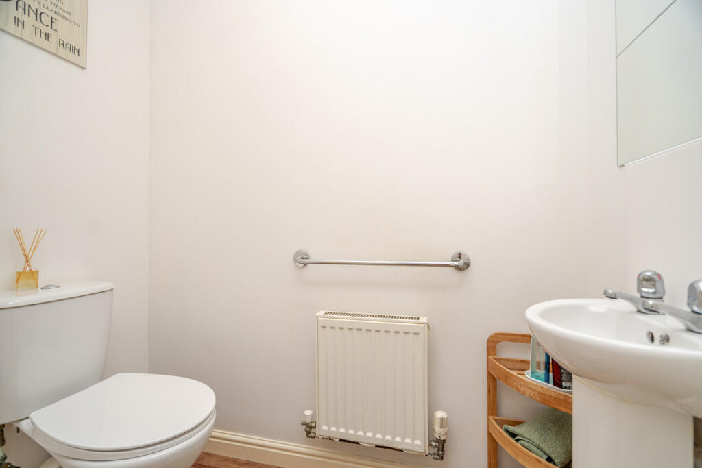 House in Milton Keynes, Old Bletchley, West Bletchley - More