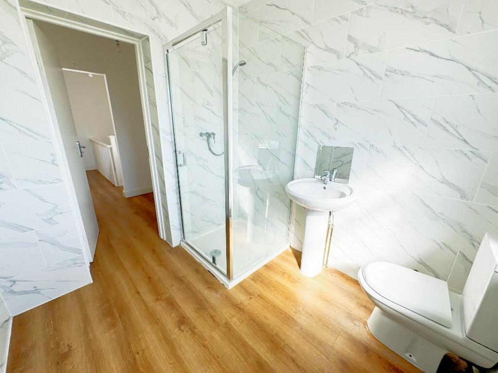 5 bedroom semi-detached house for rent