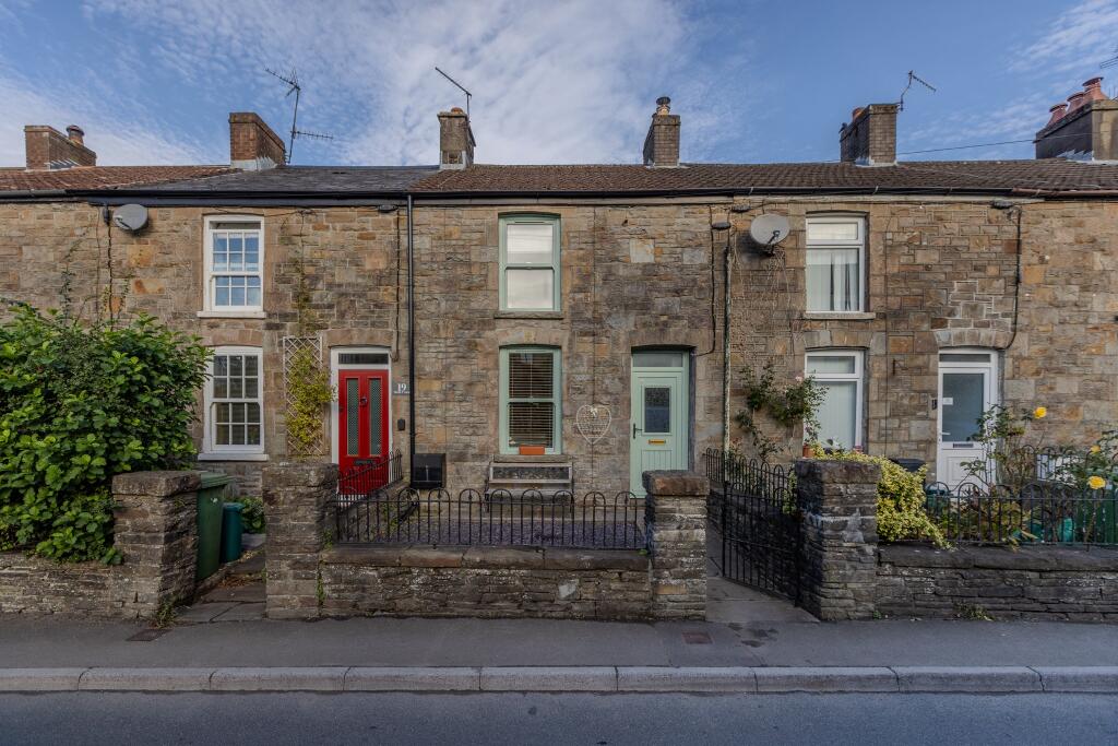 2-bed house on Ffordd Y Capel, Pontypridd, £250,000