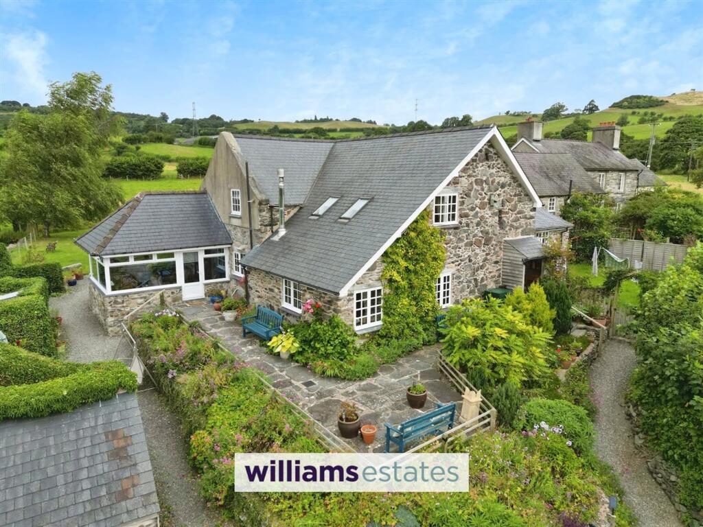 Main image of property: Corwen, LL21