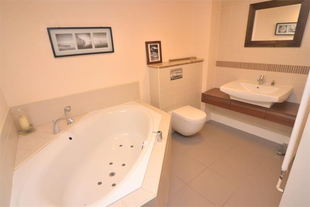 Apartment in Sunderland - More