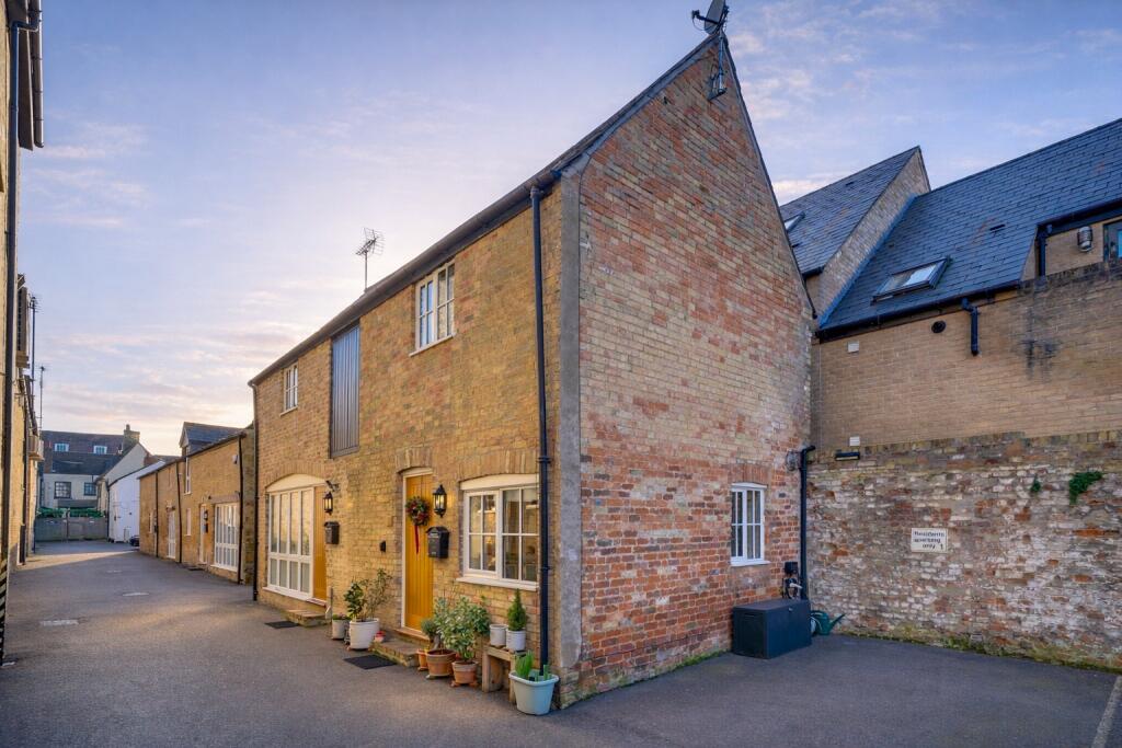 Main image of property: Crown Yard, East Street, St. Ives, Cambridgeshire, PE27
