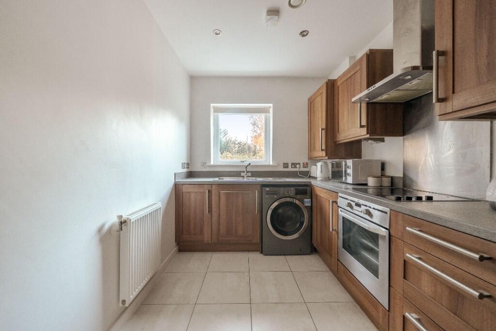 Strawberry Fields, Addlestone, Surrey, KT15 photo 4