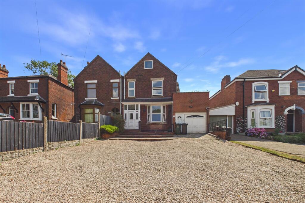 3-bed semi-detached on Hearthcote Road, Swadlincote, DE11 9DU, £385,000