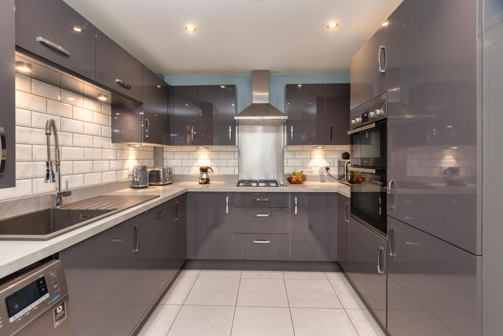 54, Farnborough Road photo 3