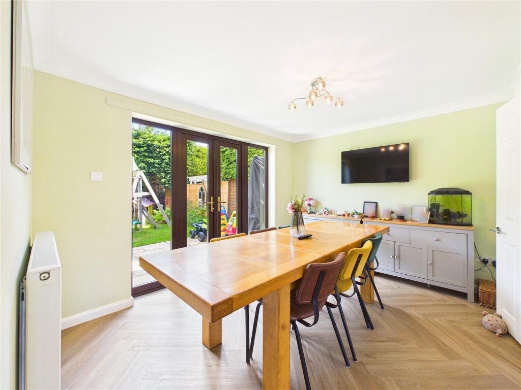 Elgar Crescent, Droitwich Spa, Worcestershire, WR9 photo 4