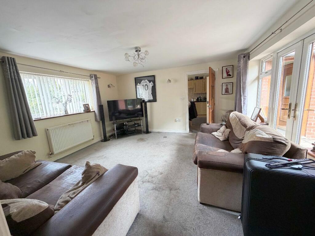 House in Solihull, Dickens Heath - View 4