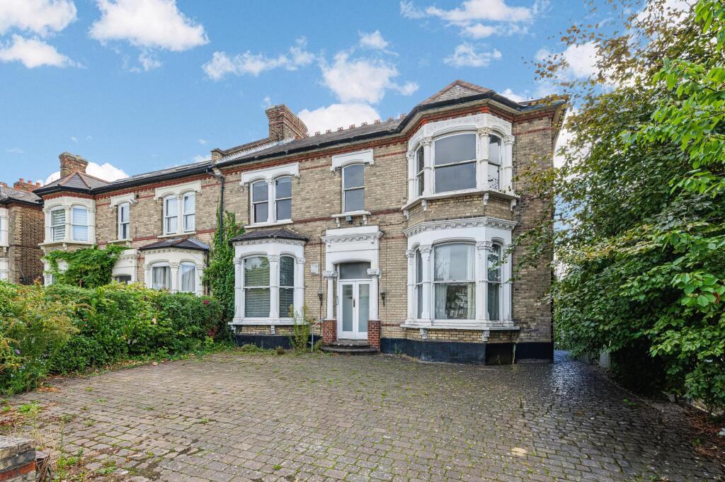 6-bed flat on Station Road, London, NW4, £1,250,000