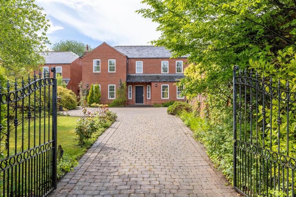 Main image of property: Pinfold Lane, Mirfield