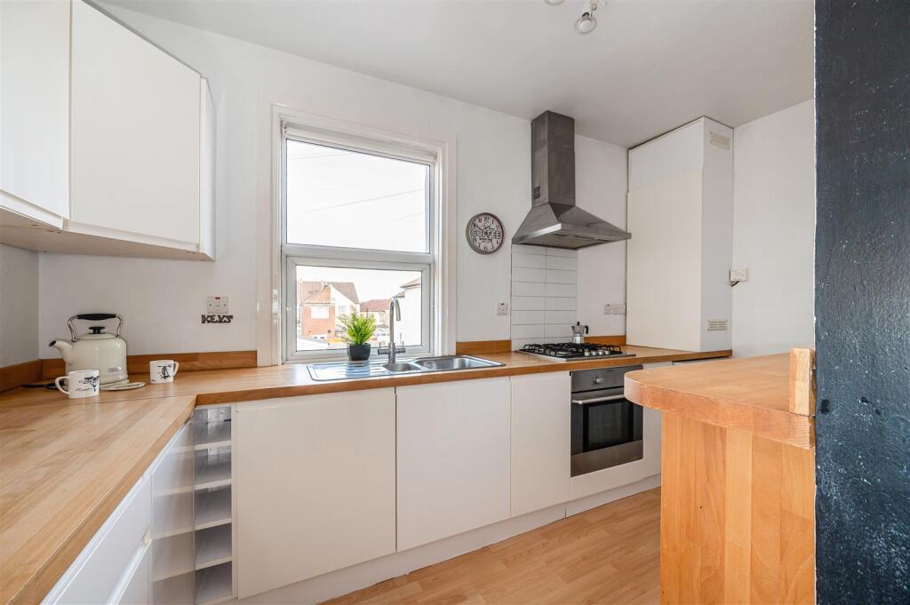 Apartment in Portsmouth - View 3