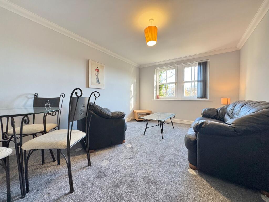 Main image of property: Spen Lane, West Park, Leeds, LS16