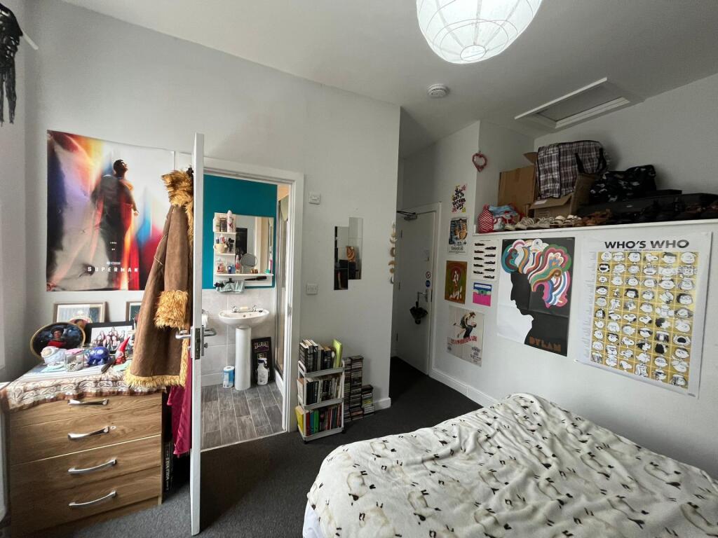 House in Salford, Greater Manchester - View 5