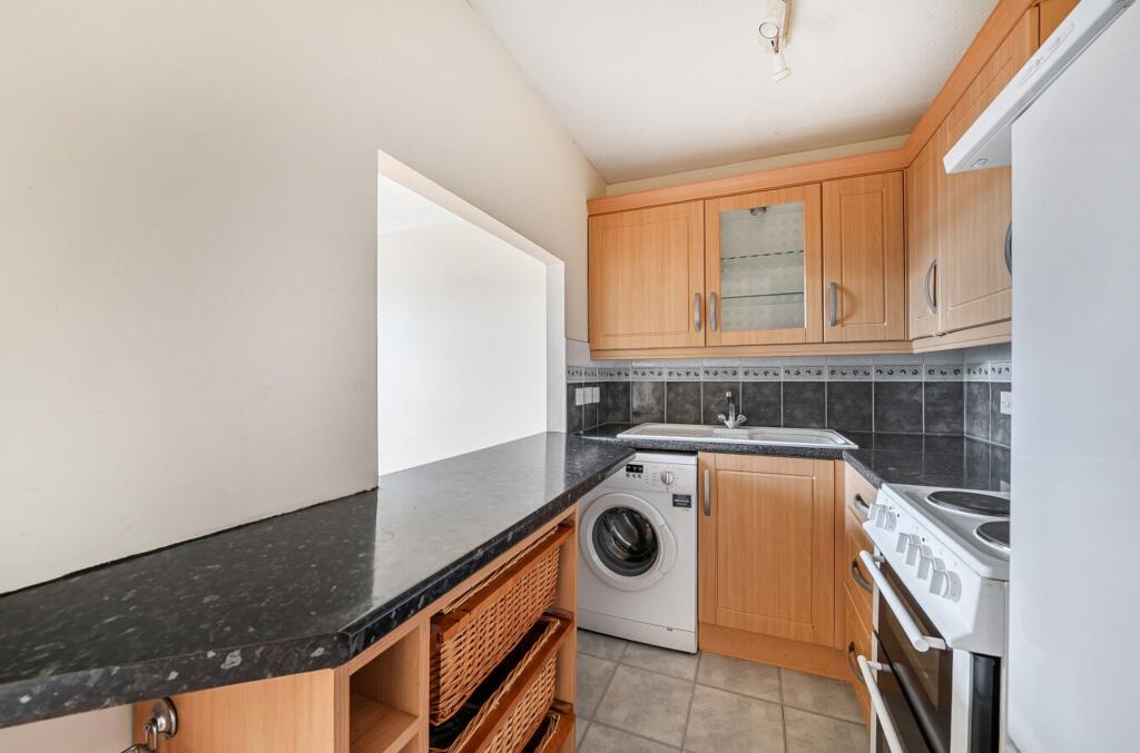 Meon Close, Petersfield, GU32 - View 4