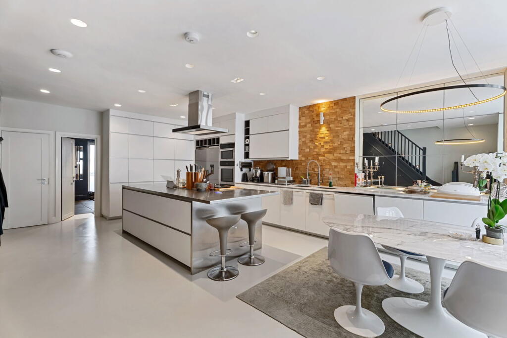 Main image of property: Fulham Park Gardens, London, SW6