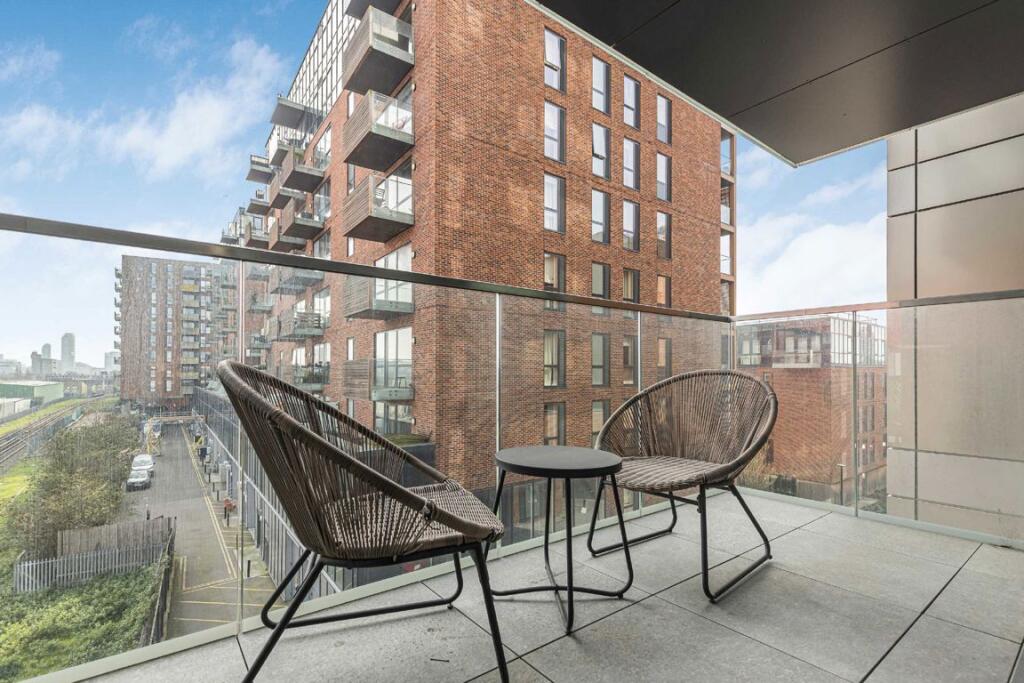 Corsican Square, Bow - View 4