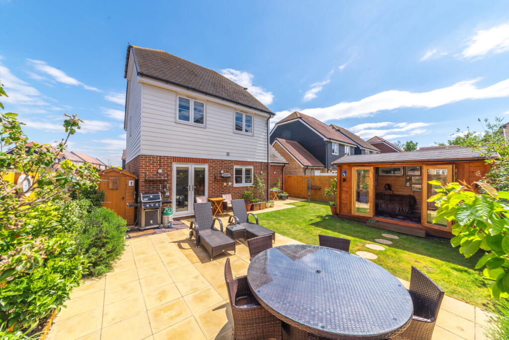 3-bed detached on Makin Drive, Sittingbourne, ME10 3FJ, £395,000
