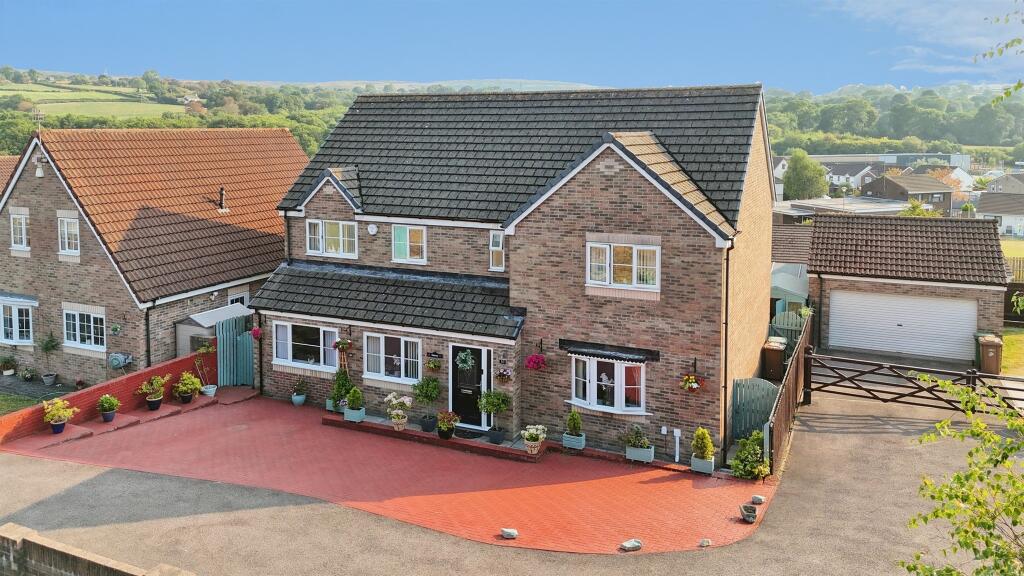 School Close, Nelson, Treharris