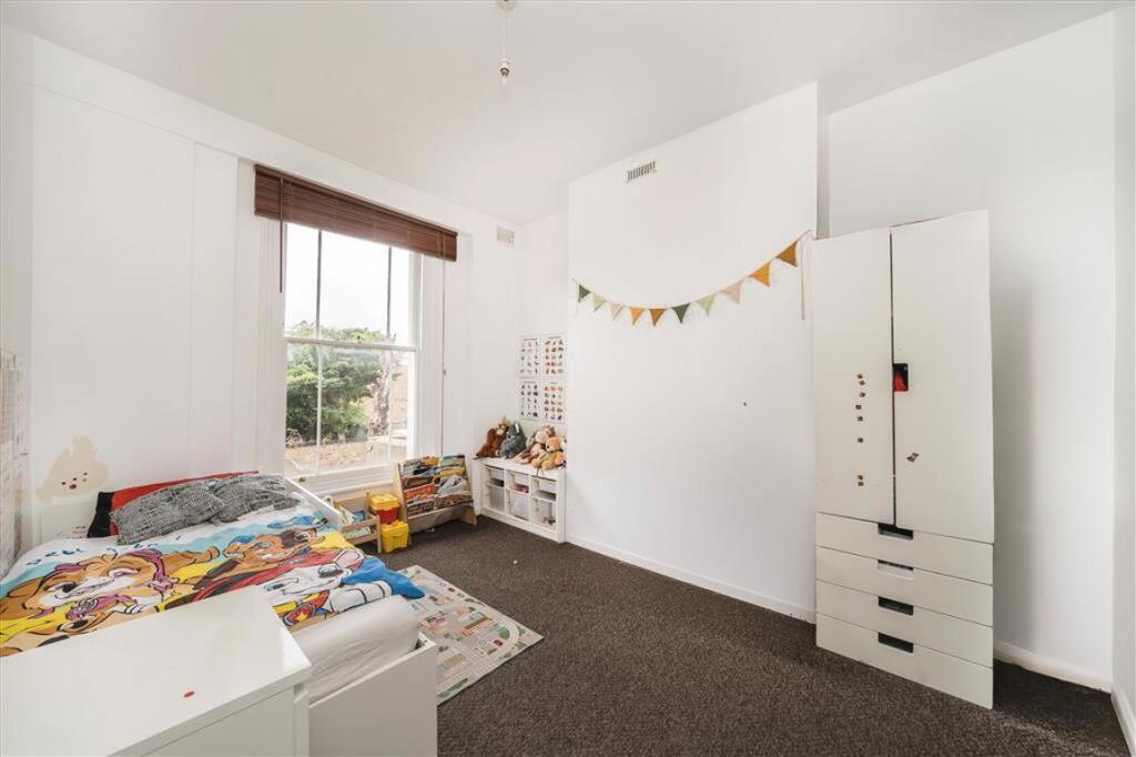 House in London - View 5