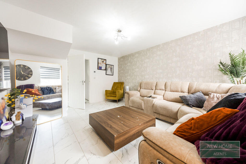 House in Coventry, Ernesford Grange - More